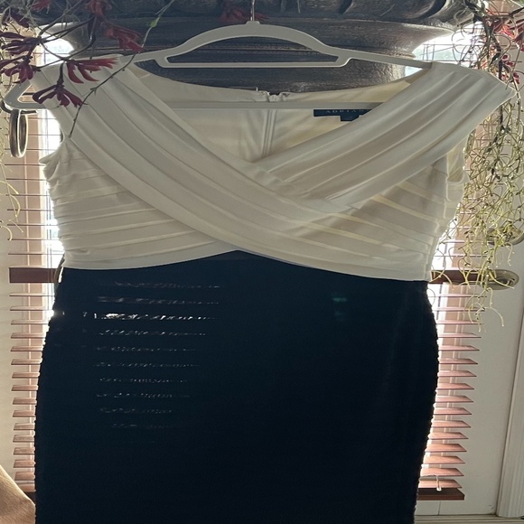 Pleaded dress. - Picture 4 of 6